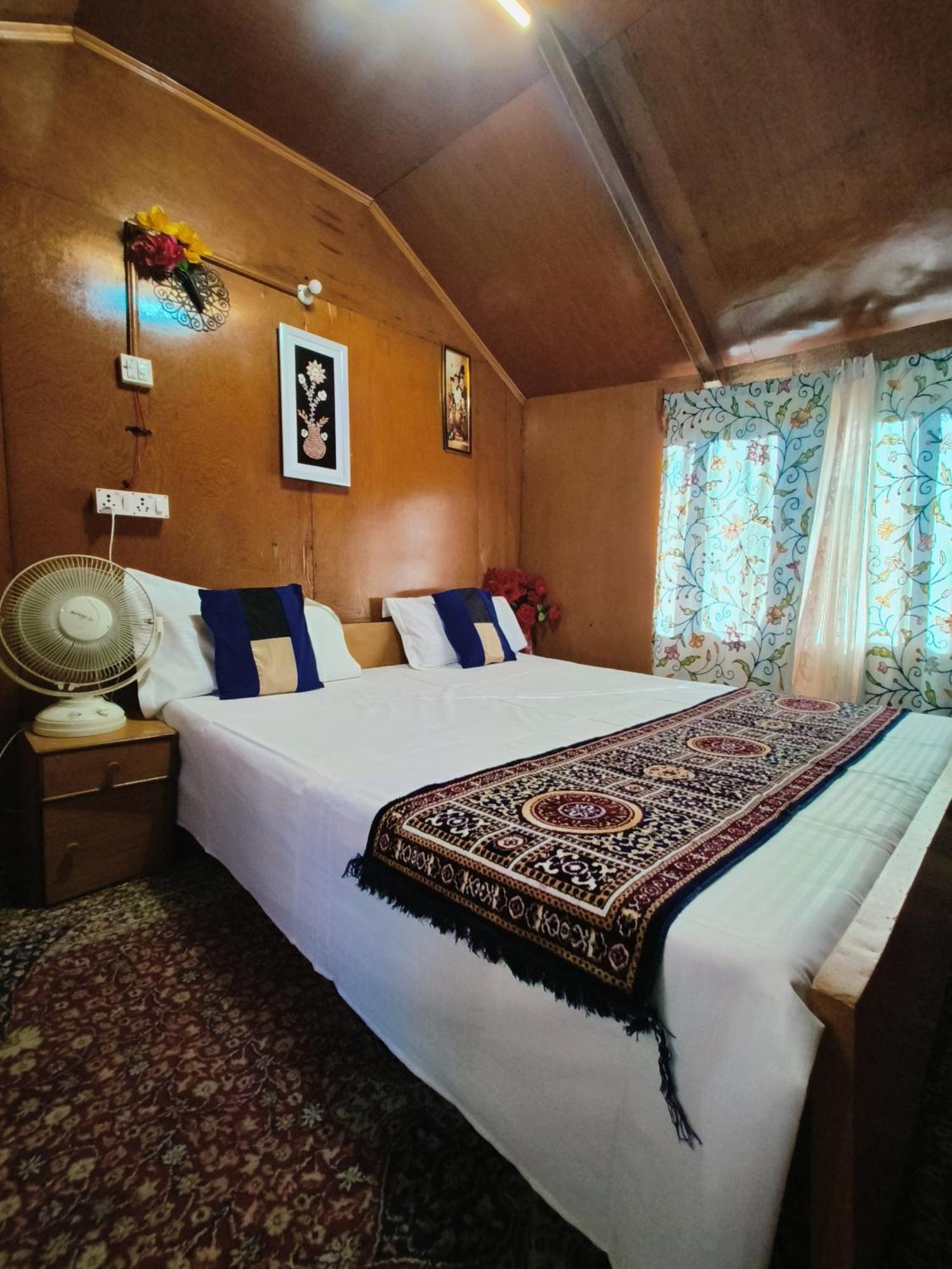 Hotel Houseboat New Suzan Srīnagar Zewnętrze zdjęcie
