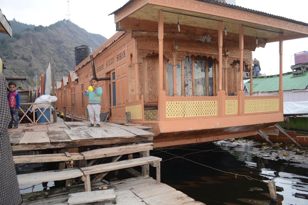 Hotel Houseboat New Suzan Srīnagar Zewnętrze zdjęcie
