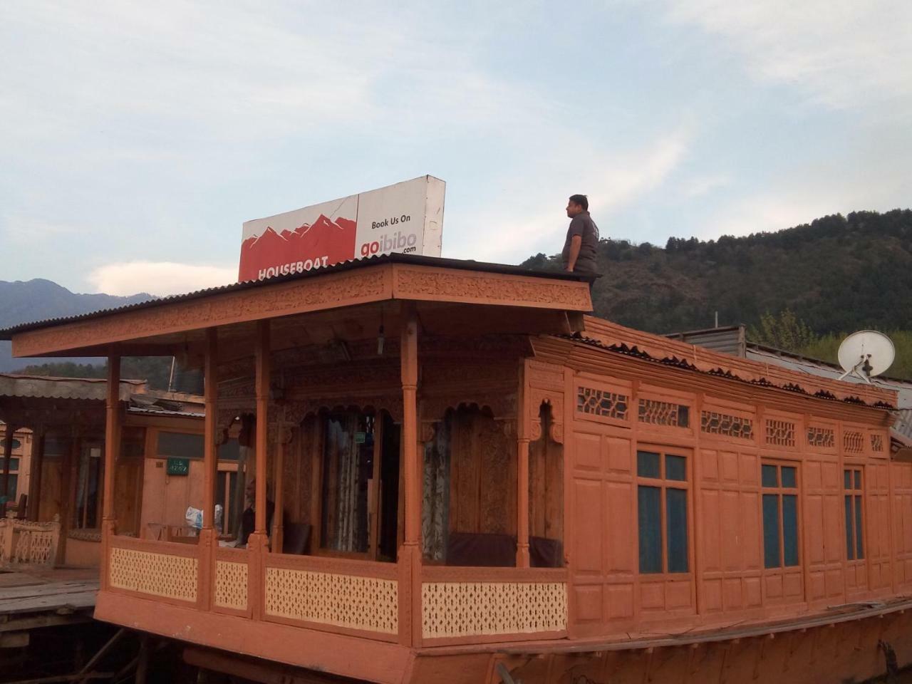 Hotel Houseboat New Suzan Srīnagar Zewnętrze zdjęcie